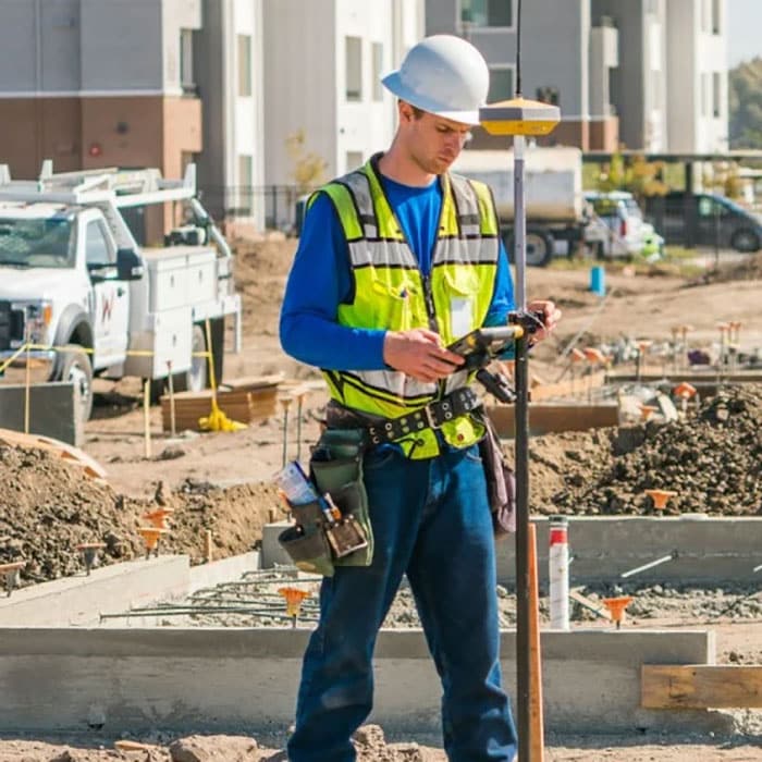 Construction working using HiPer VR GNSS Receiver 