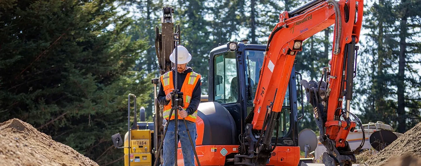 Construction worker using MC-Mobile in the field